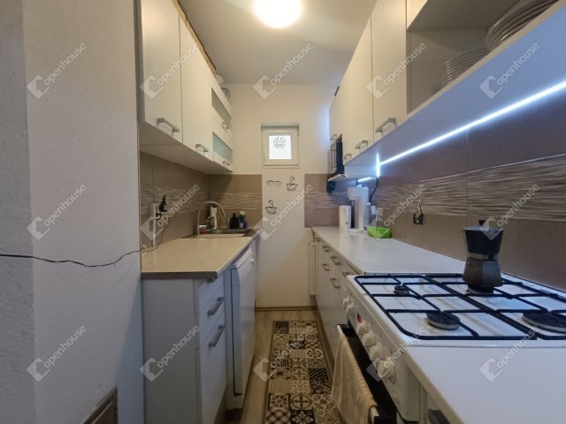 Eladó családi ház, Sopronban 105 M Ft, 8 szobás