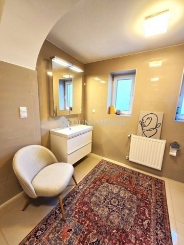 Eladó családi ház, Pécsett 214.9 M Ft, 5 szobás