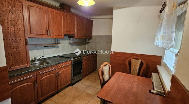 Eladó téglalakás, Pécsett, Irgalmasok utcájában 67.99 M Ft