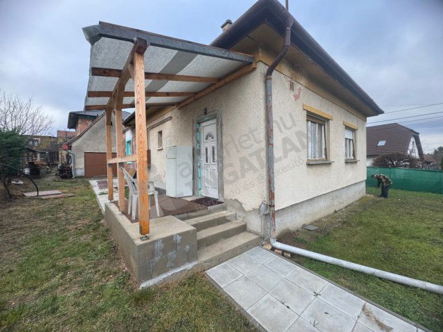 Kiadó téglalakás, albérlet, XVII. kerületben, Tálpatak utcában