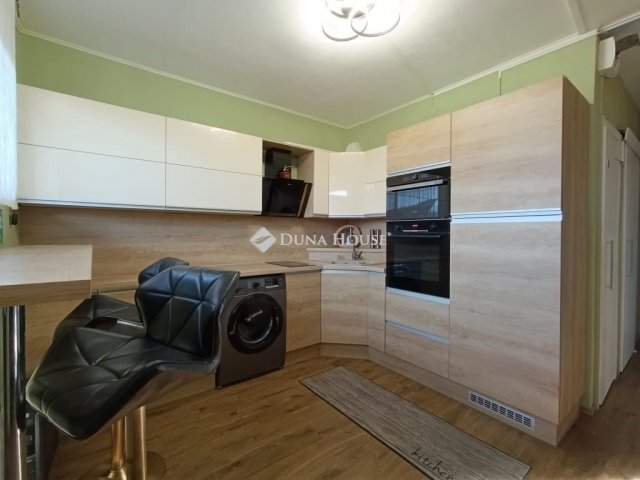 Eladó téglalakás, Mohácson 33 M Ft, 3 szobás