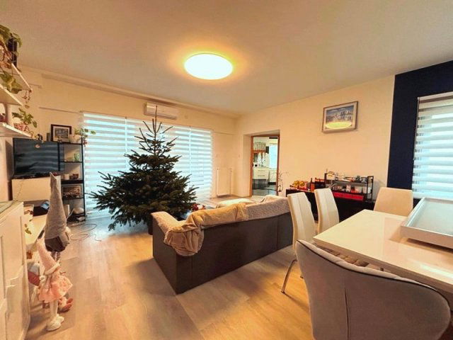 Eladó téglalakás, Pécsett, Kertváros utcában 93 M Ft