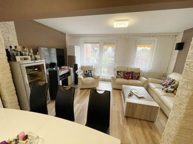 Eladó sorház, Budapesten, XV. kerületben 170 M Ft, 5 szobás