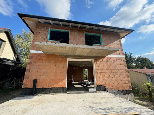 Eladó családi ház, Szentendrén 185.9 M Ft, 5 szobás