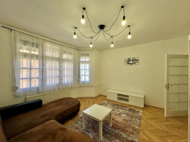 Kiadó téglalakás, albérlet, Pécsett, Mária utcában, 2 szobás