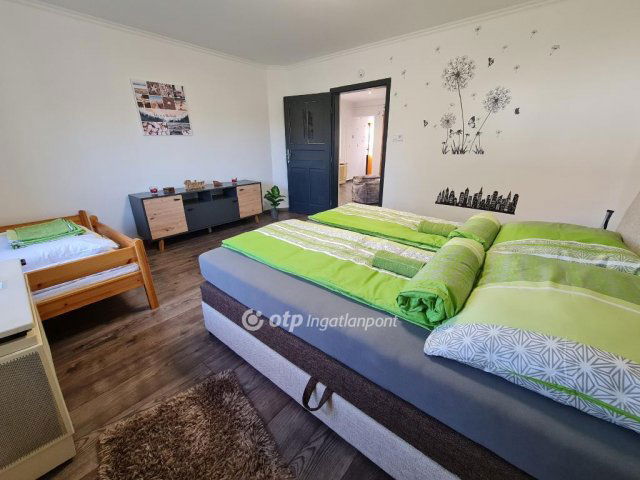 Eladó családi ház, Bakonyságon 51.9 M Ft, 2+1 szobás