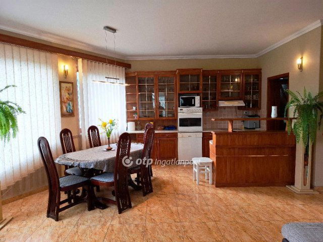 Eladó családi ház, Békéscsabán 88.8 M Ft, 3 szobás