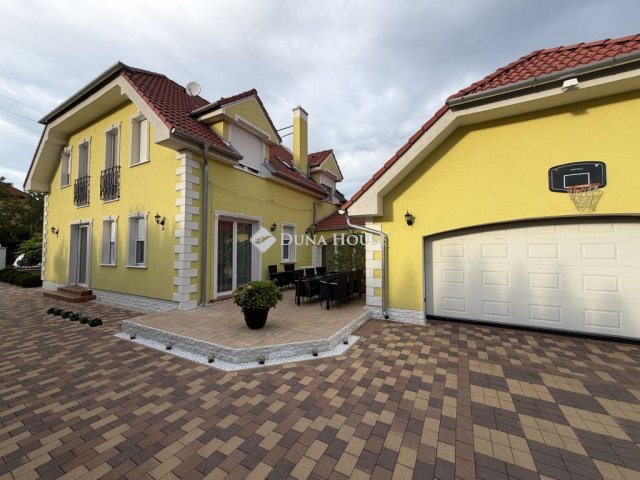 Eladó családi ház, Sopronban 219 M Ft, 5 szobás