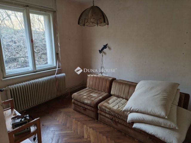 Eladó családi ház, Pécsett 84.9 M Ft, 5 szobás