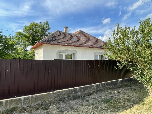 Eladó családi ház, Tiszadadán 11.9 M Ft, 2 szobás