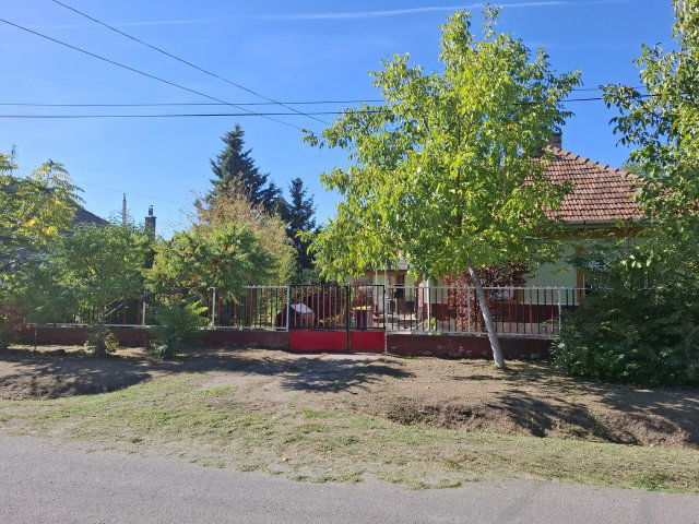 Eladó családi ház, Albertirsán 39 M Ft, 2 szobás