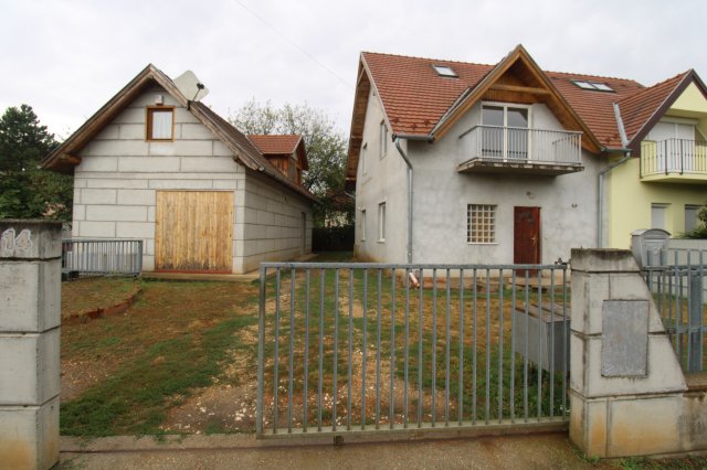 Eladó ikerház, Gödöllőn 108 M Ft, 7 szobás