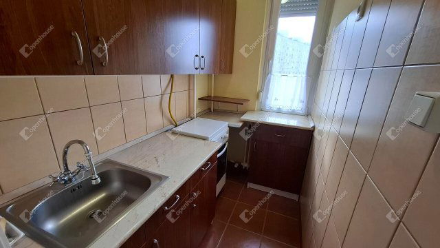 Eladó panellakás, Debrecenben 47.9 M Ft, 2 szobás