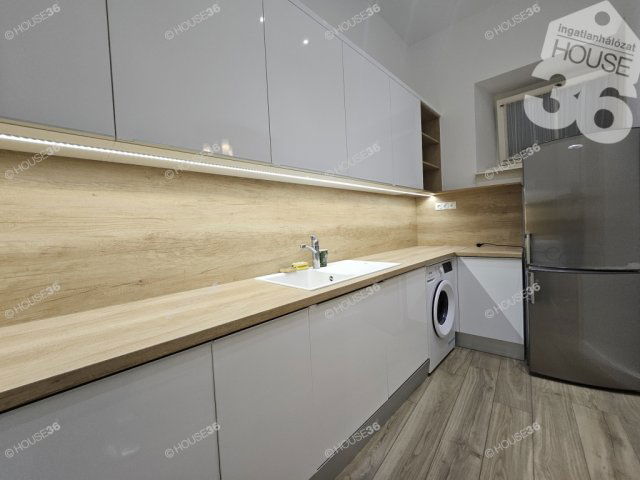 Eladó iroda, Kecskeméten 79.9 M Ft, 2 szobás