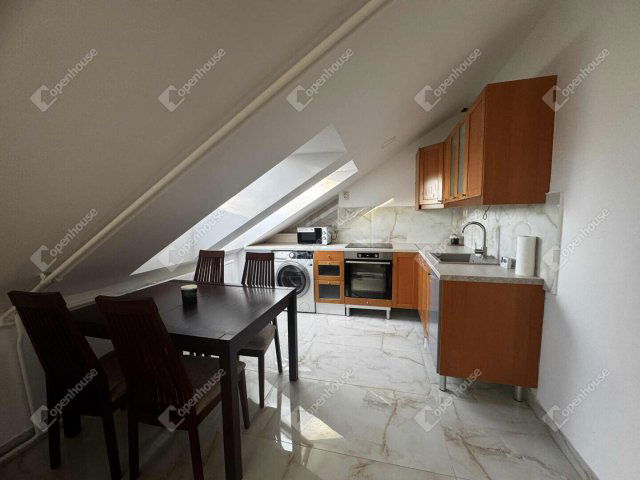 Eladó téglalakás, Székesfehérvárott 70 M Ft, 4 szobás