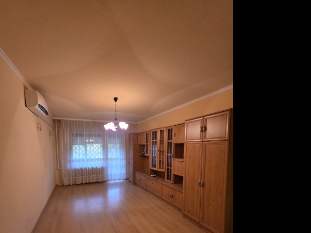 Eladó panellakás, Szegeden 54.7 M Ft, 2 szobás