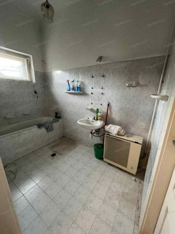 Eladó családi ház, Kecskeméten 65 M Ft, 5 szobás