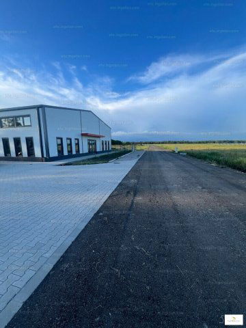 Eladó ipari ingatlan, Szolnokon, Thököly úton 500 M Ft