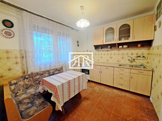 Eladó téglalakás, Szegeden 87.2 M Ft, 4 szobás