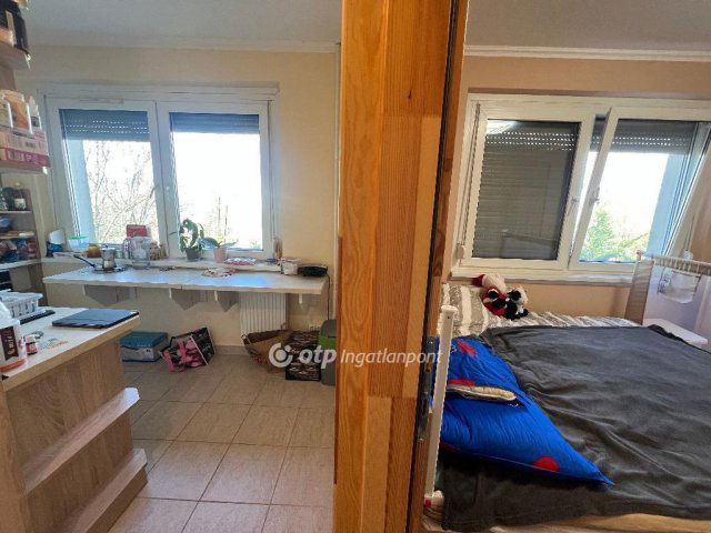 Eladó panellakás, Százhalombattán 68.4 M Ft, 2+1 szobás