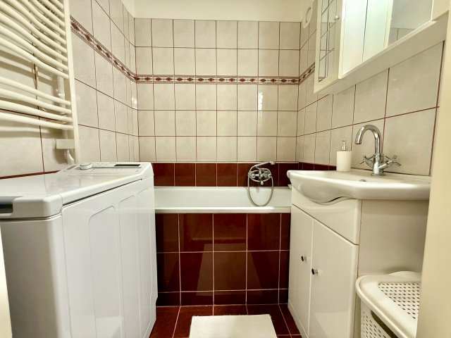 Eladó panellakás, Szegeden 64.9 M Ft, 4 szobás