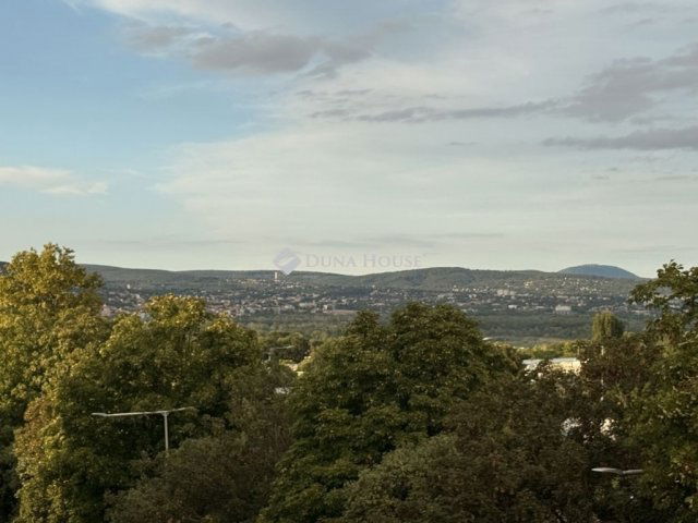 Eladó panellakás, Pécsett 49.9 M Ft, 3 szobás