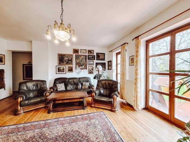 Eladó családi ház, Solymáron 269 M Ft, 7 szobás