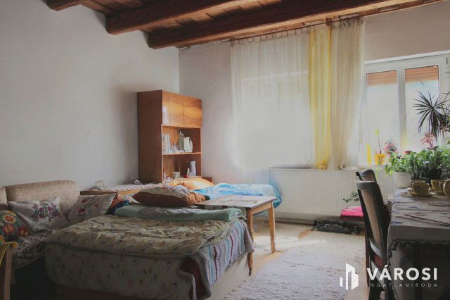 Eladó családi ház, Pápán 50 M Ft, 3 szobás