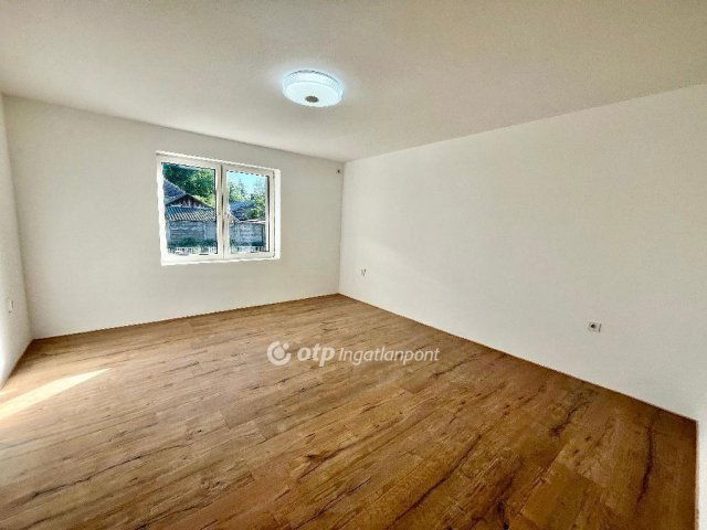 Eladó családi ház, Turán 37.99 M Ft, 2 szobás