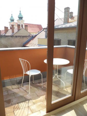 Kiadó téglalakás, albérlet, Pécsett 130 E Ft / hó, 1 szobás