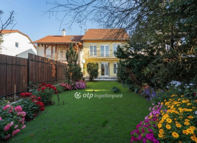 Eladó sorház, Pécelen 95.9 M Ft, 3 szobás / költözzbe.hu