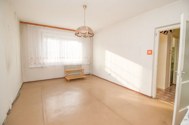 Eladó panellakás, Ajkán 29.5 M Ft, 2 szobás