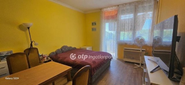 Eladó panellakás, Nagykőrösön 35 M Ft, 1+2 szobás