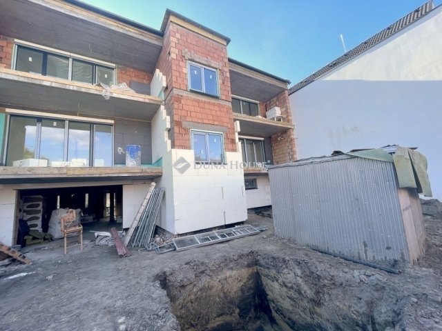 Eladó téglalakás, Kecskeméten 89.39 M Ft, 4 szobás