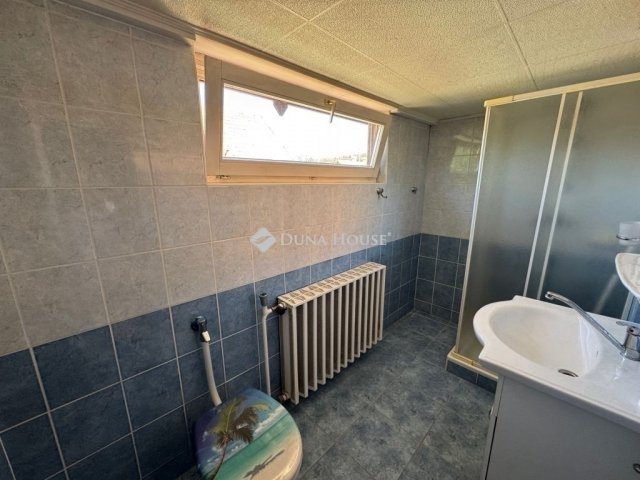Eladó családi ház, Kecskeméten 94.9 M Ft, 8 szobás