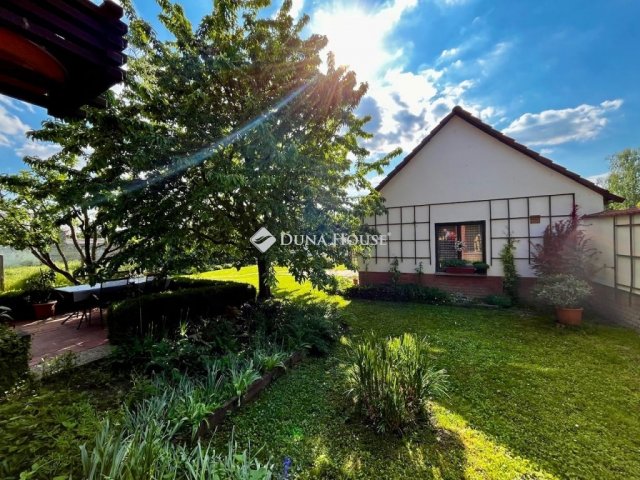 Eladó családi ház, Mohácson 89 M Ft, 6 szobás