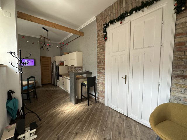 Eladó téglalakás, VIII. kerületben, Molnár Ferenc téren