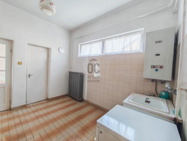 Eladó családi ház, Komáromban 68.9 M Ft, 4 szobás