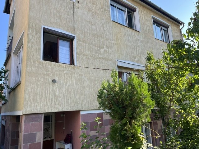 Eladó családi ház, Miskolcon 120 M Ft, 8 szobás