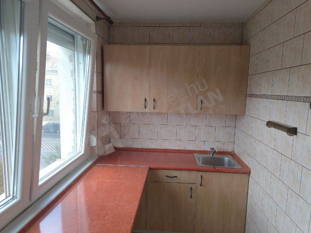 Kiadó panellakás, albérlet, III. kerületben, Raktár utcában