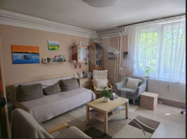 Eladó panellakás, Esztergomban 46.5 M Ft, 3 szobás