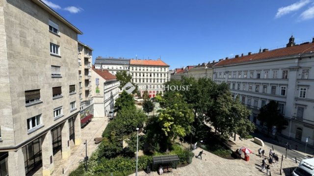 Eladó téglalakás, Budapesten, V. kerületben 139.9 M Ft, 2 szobás