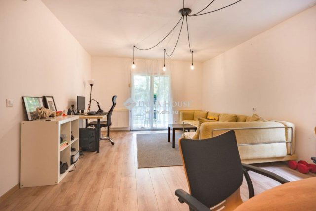 Eladó családi ház, Budaörsön 285 M Ft, 8 szobás