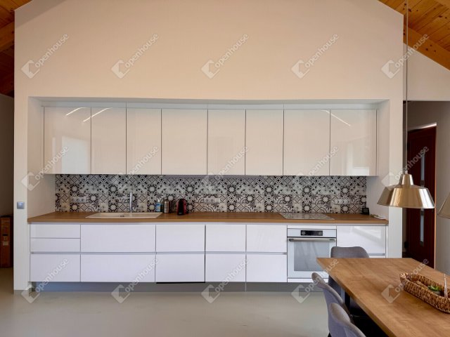 Eladó családi ház, Sarródon 89.9 M Ft, 3 szobás
