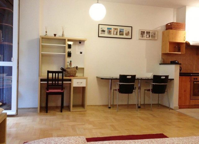 Kiadó téglalakás, albérlet, VII. kerületben, Holló utcában
