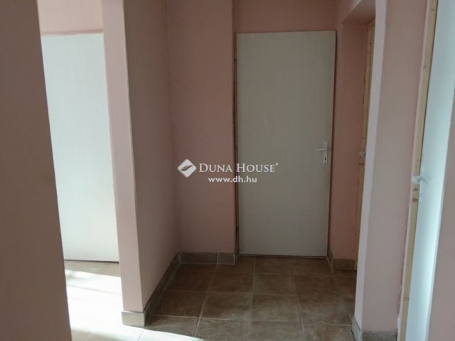 Eladó családi ház, Törtelen 30.9 M Ft, 2 szobás