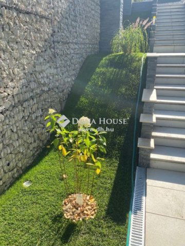 Eladó családi ház, Ürömön 280 M Ft, 5 szobás