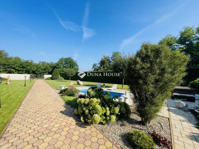 Eladó családi ház, Pócsmegyeren 110 M Ft, 3 szobás