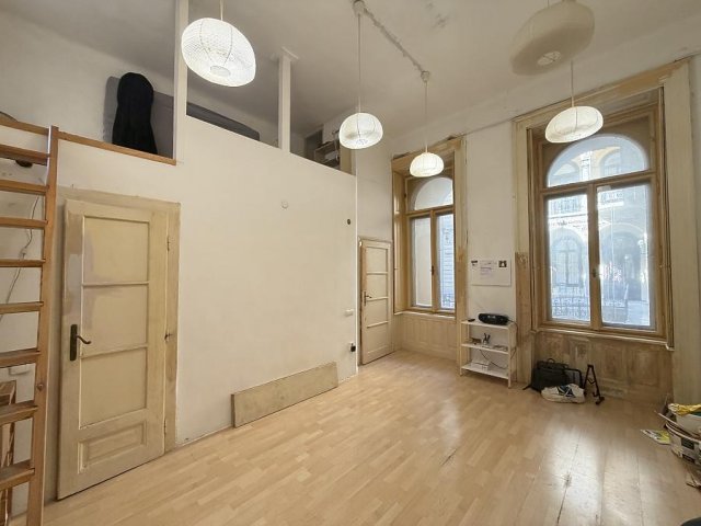 Eladó téglalakás, Budapesten, VI. kerületben, Liszt Ferenc téren