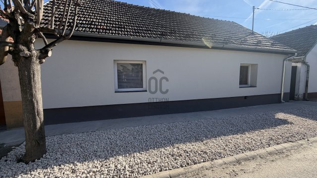 Eladó családi ház, Kiskunfélegyházán 37.4 M Ft, 2 szobás